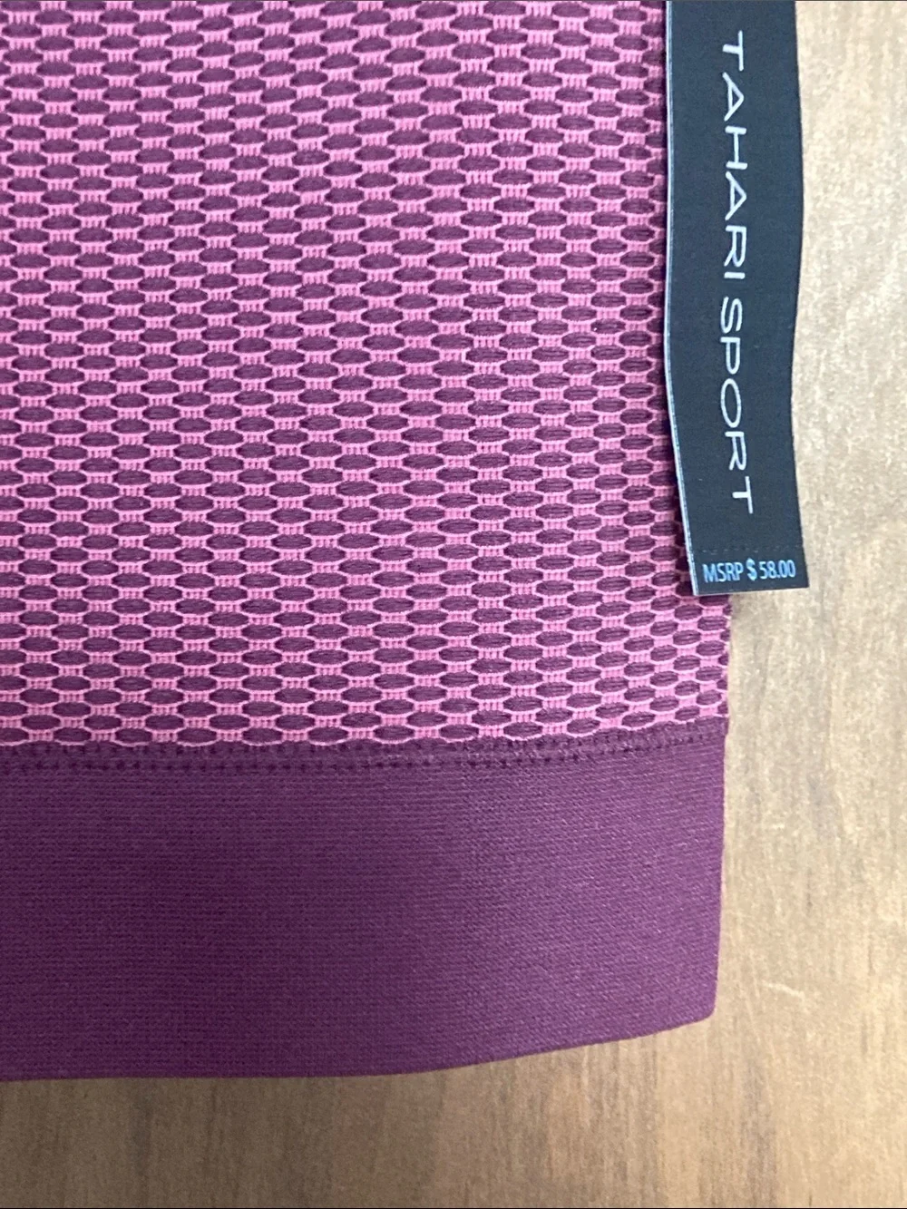 Tahari sport bubble knit keyhole sports bra top S / M